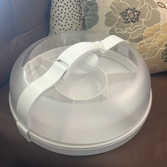 Pampered Chef Kitchen Pampered Chef Chillzane Divided Round Lidded